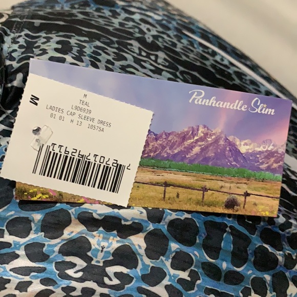 Ladies dress - Picture 3 of 3